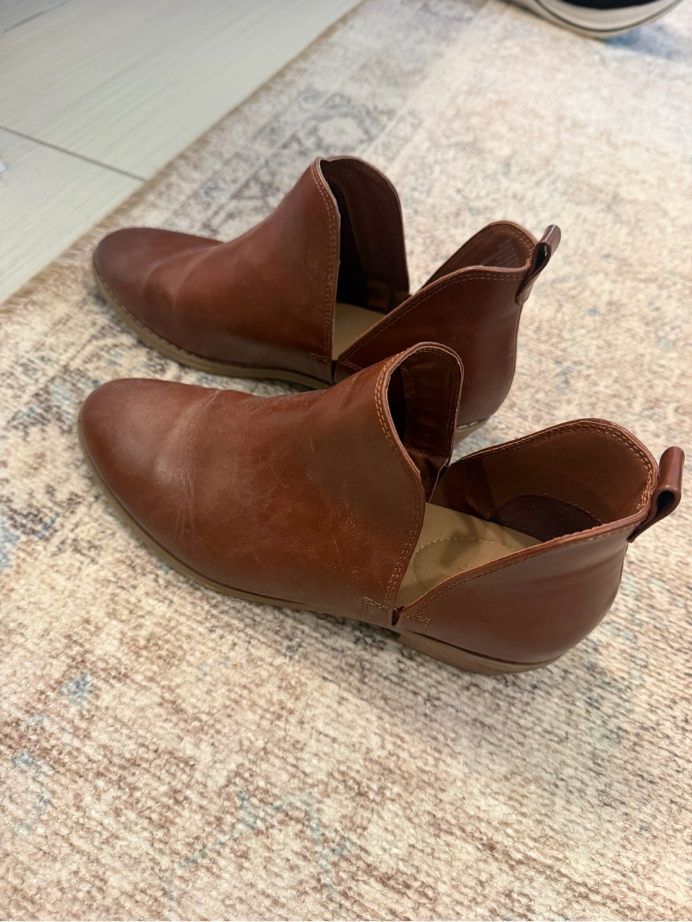 Universal Thread Women's Chestnut Brown Leather Ankle Boots